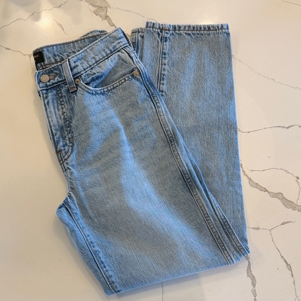 Banana Republic Women’s Light Blue Straight Jeans